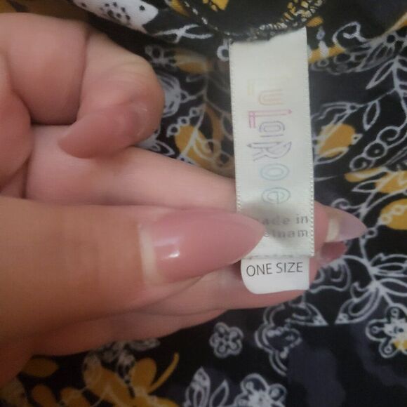 LuLaRoe Black and Gold Floral Leggings - Picture 4 of 5